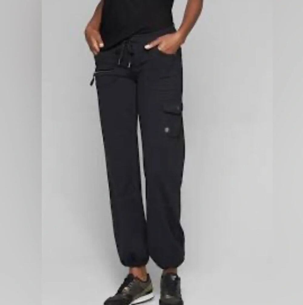 Athleta Bettona Boyfriend Cargo Pants Black Size M Cinch Hem Bungee Stretch.